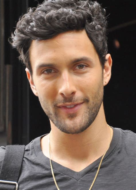 how old is noah mills